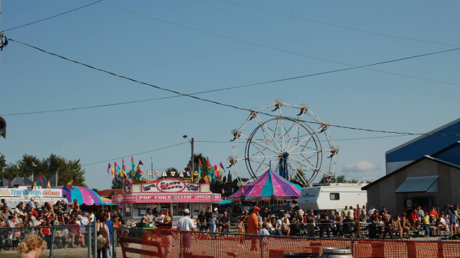 Ferris wheel and crowd at the Thorndale Fall Fair 