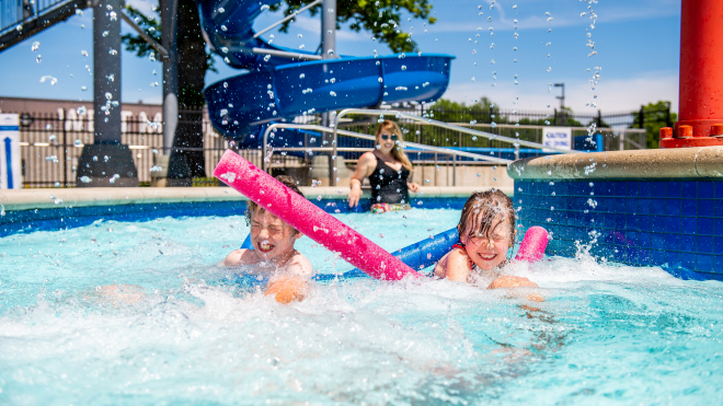 pammas kids playing in lazy river