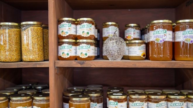 honey products on shelf