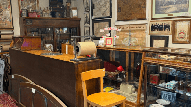 Red Door Antiques