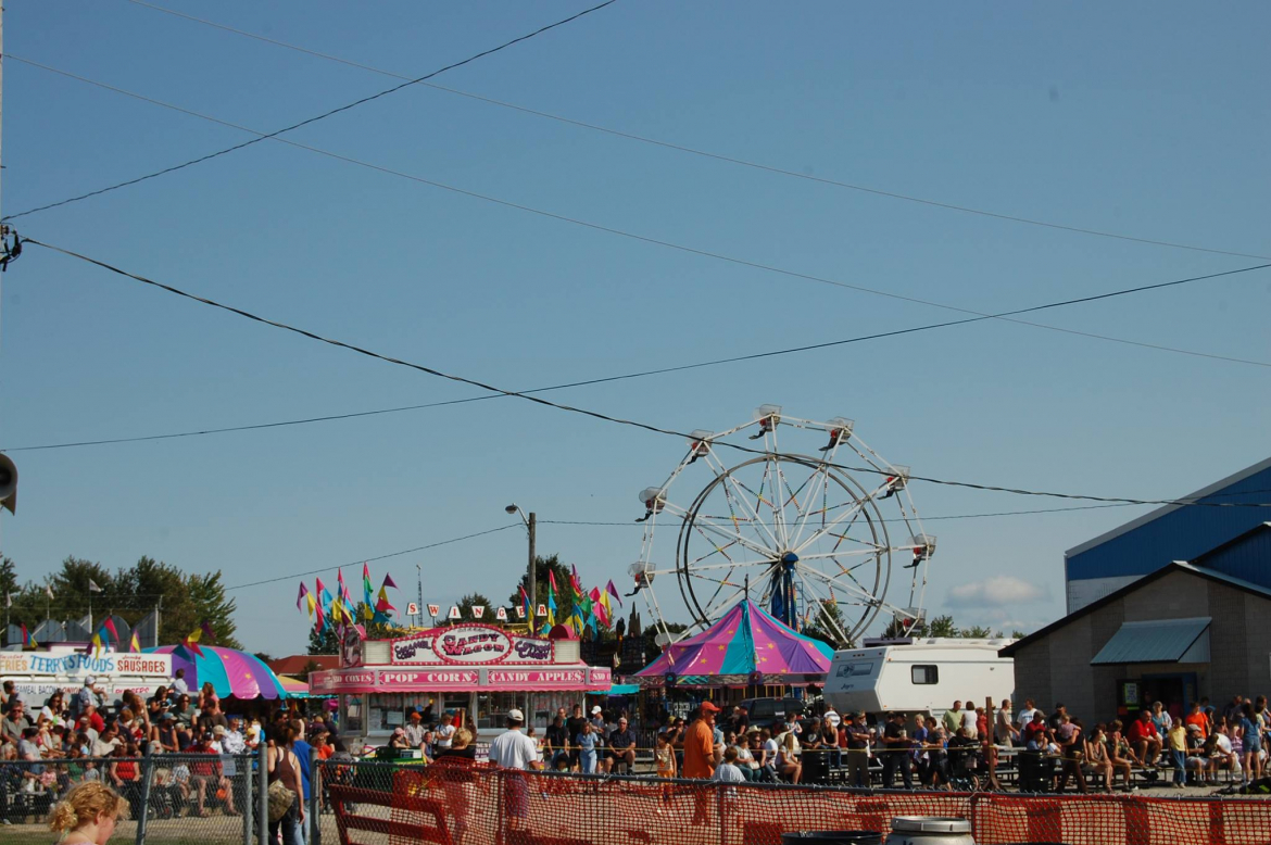 Ferris wheel and crowd at the Thorndale Fall Fair