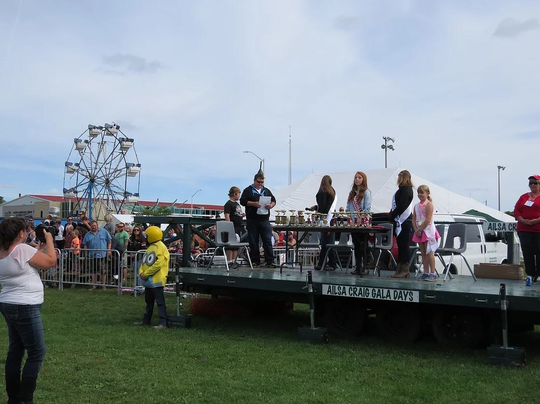 people at the Parkhill Fall Fair