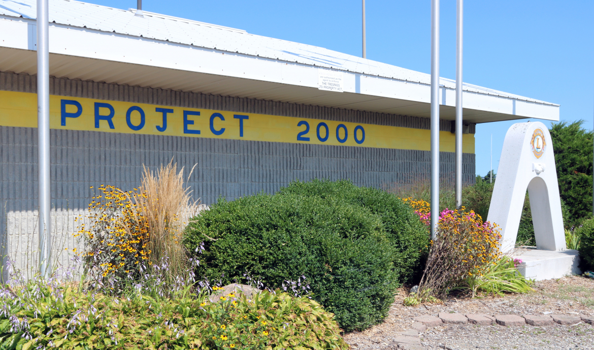 a sign on a building reading project 2000