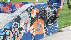 kid skateboarding at strathroy skate park